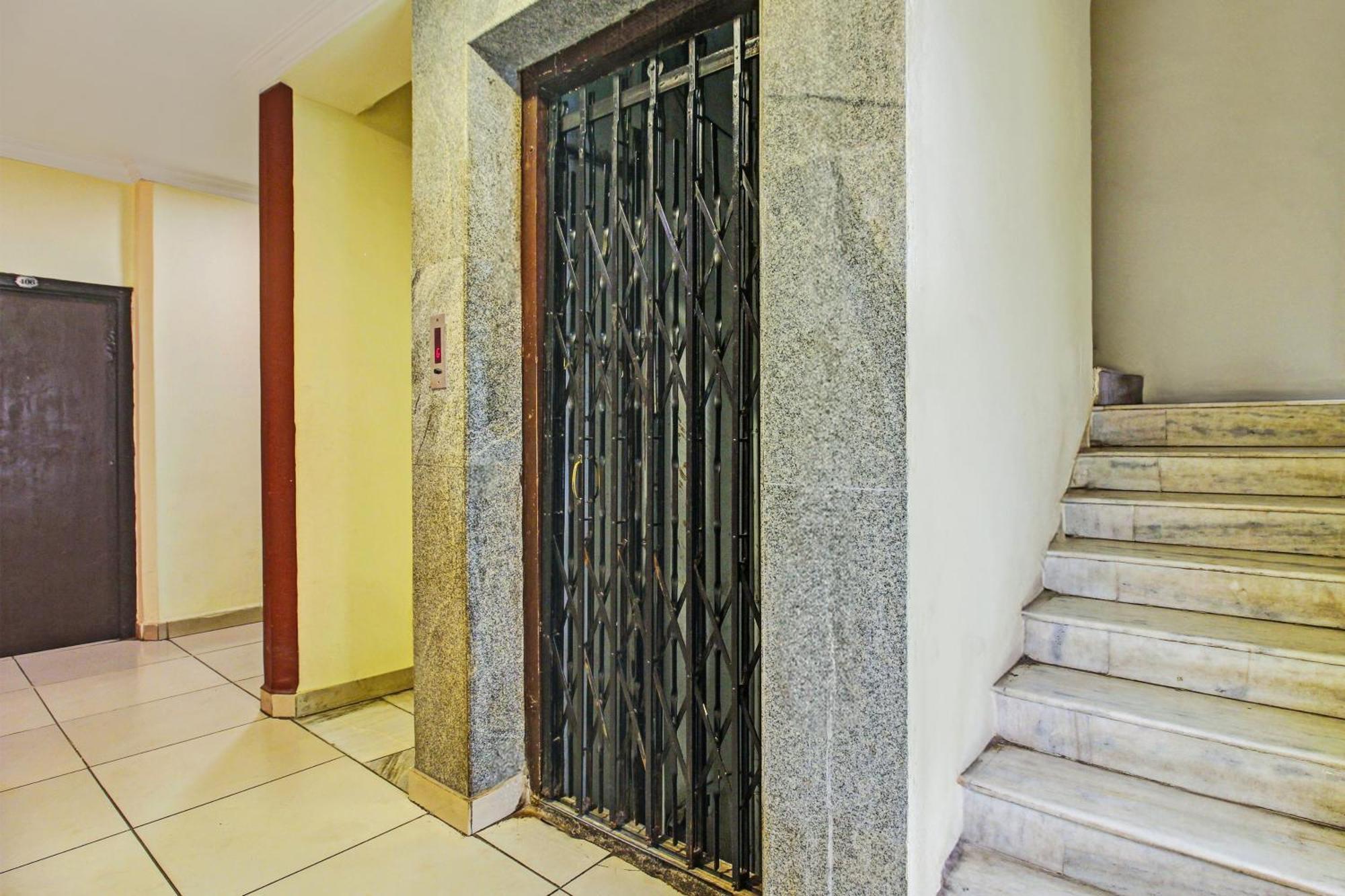 Hotel O Ruma Near Nampally Railway Station Hyderabad Ngoại thất bức ảnh